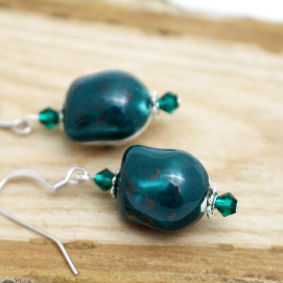 Emerald Green Hand Painted Owl Beaded Earrings - Handmade & Hypoallergenic - Picture 3 of 8